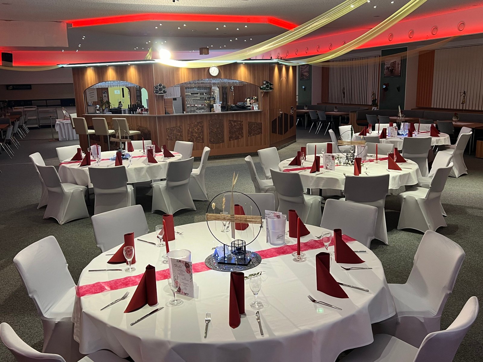 Festlich gedeckter Saal