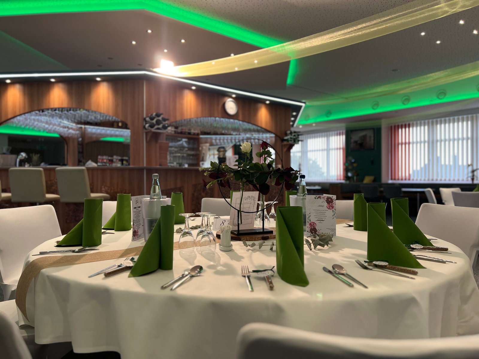 Hochzeit Tischdetail grün Jute