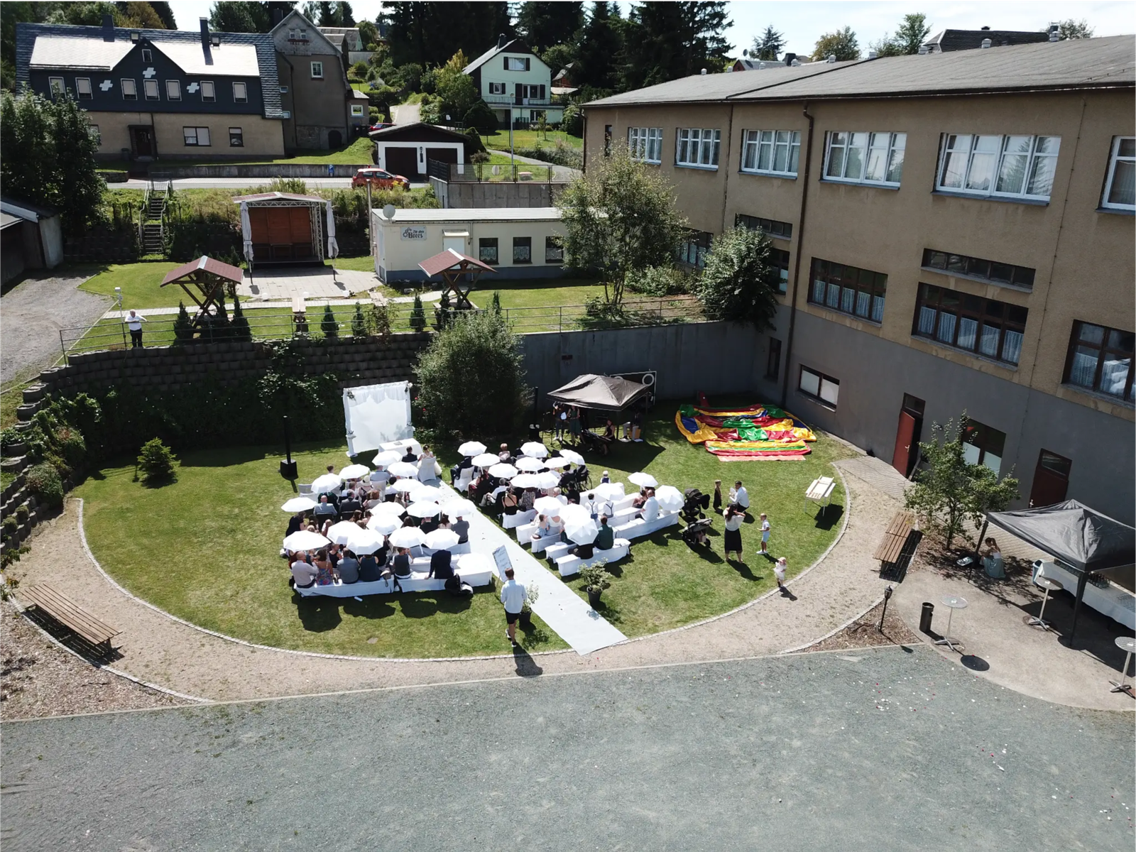 Bestuhlung mit Hussen für freie Trauung